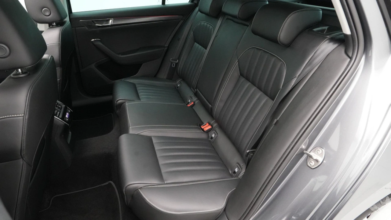 Škoda Superb Combi 1.4 TSI iV 218pk DSG Business Edition Plus