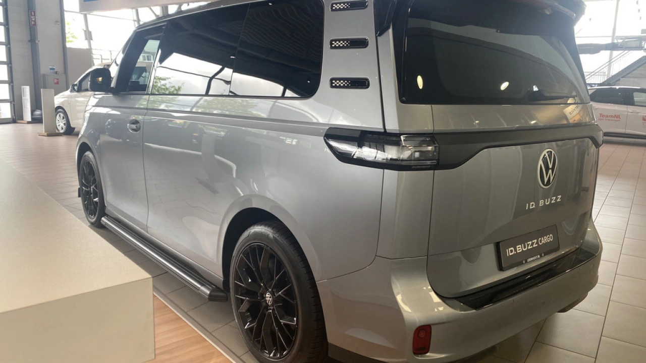 VW Bedrijfswagens ID. Buzz Cargo Bulli edition 79 kWh 210kW 286PK met stylingpakket