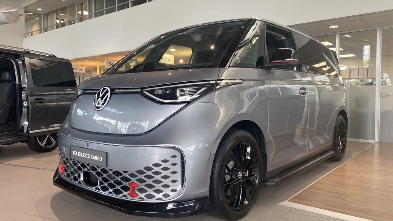 VW Bedrijfswagens ID. Buzz Cargo Bulli edition 79 kWh 210kW 286PK met stylingpakket