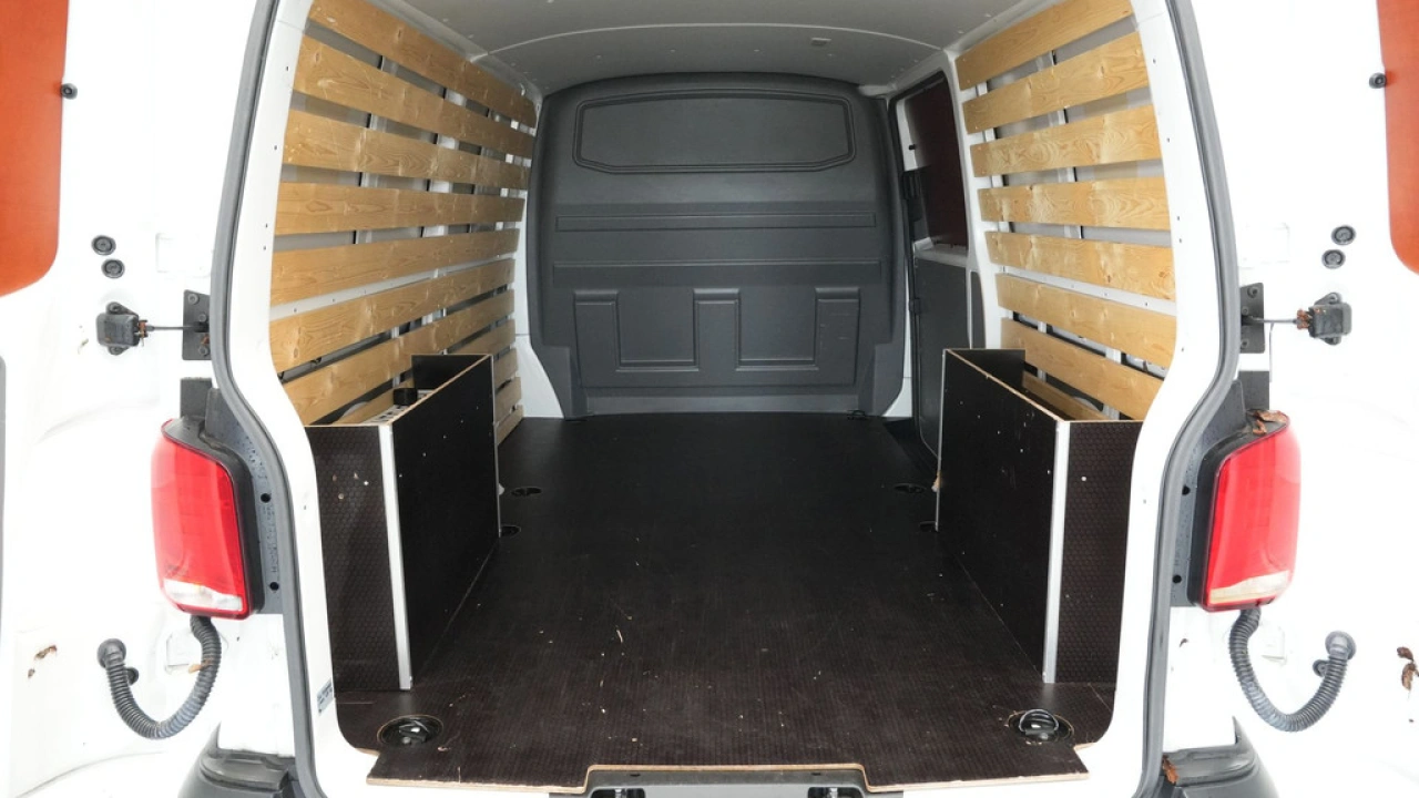 VW Bedrijfswagens Transporter 2.0 TDI L2H1 28 Economy Business