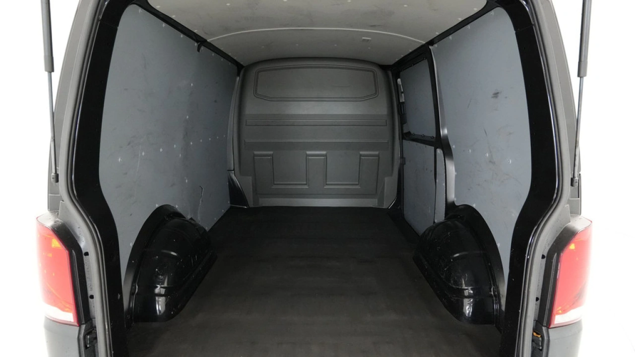 VW Bedrijfswagens Transporter 2.0 TDI L1H1 26 Economy Business