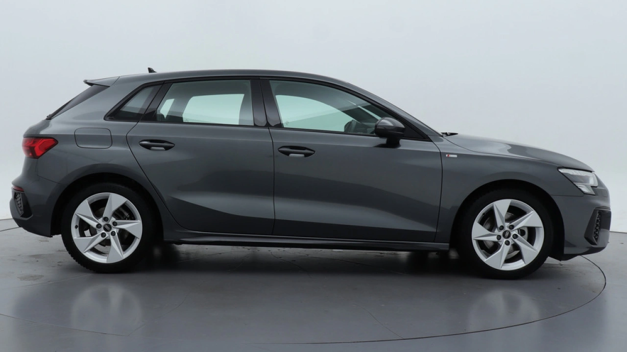Audi A3 Sportback 30 TFSI 110Pk S Edition Adp. Cruise Control / Stoelverwarming