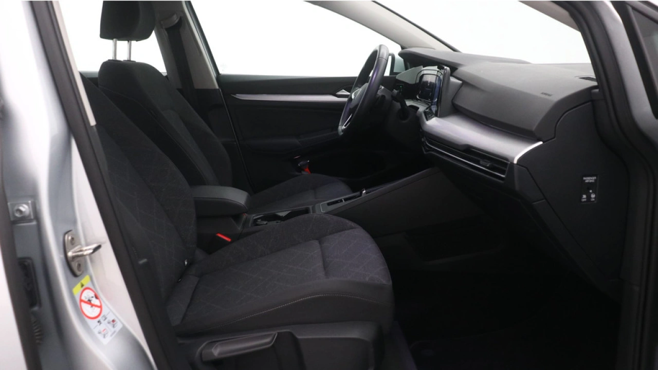 Volkswagen Golf 1.0 eTSI 110pk DSG Life Navigatie Camera Winterpakket