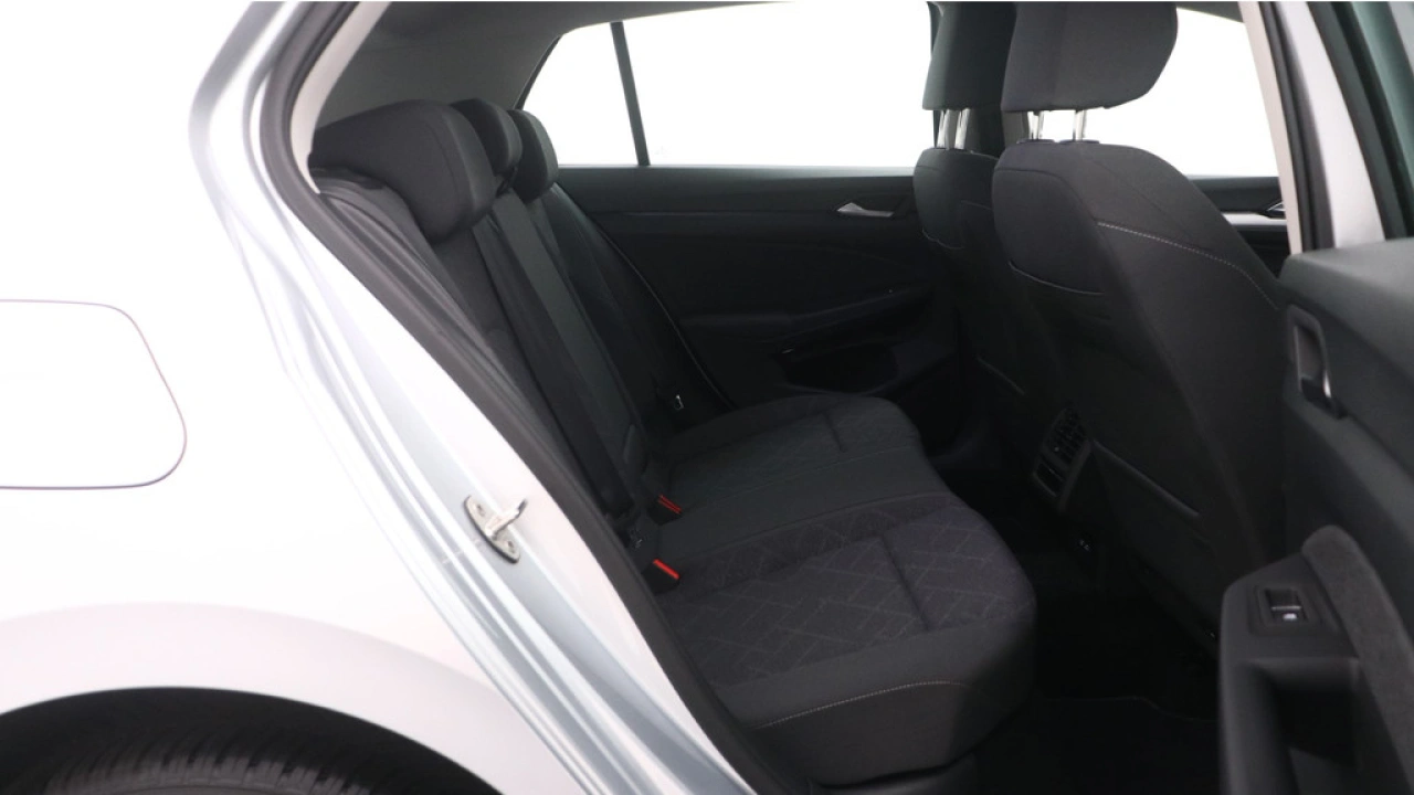 Volkswagen Golf 1.0 eTSI 110pk DSG Life Navigatie Camera Winterpakket
