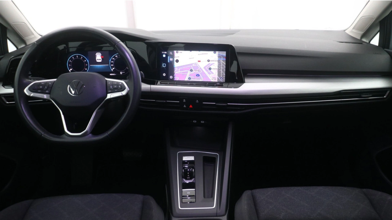 Volkswagen Golf 1.0 eTSI 110pk DSG Life Navigatie Camera Winterpakket