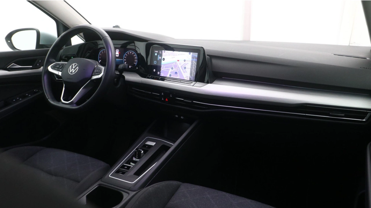 Volkswagen Golf 1.0 eTSI 110pk DSG Life Navigatie Camera Winterpakket