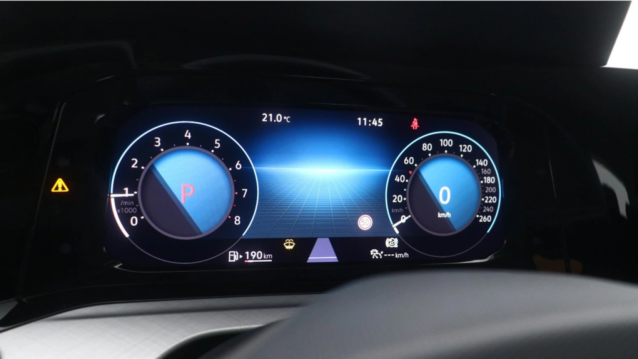 Volkswagen Golf 1.0 eTSI 110pk DSG Life Navigatie Camera Winterpakket