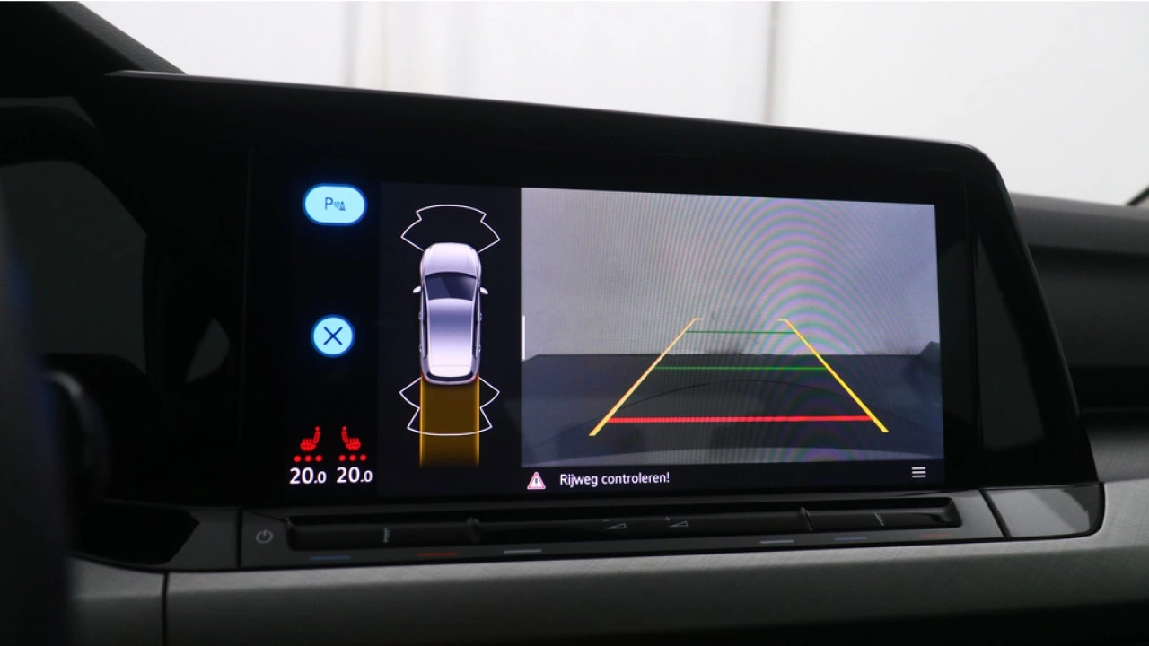 Volkswagen Golf 1.0 eTSI 110pk DSG Life Navigatie Camera Winterpakket