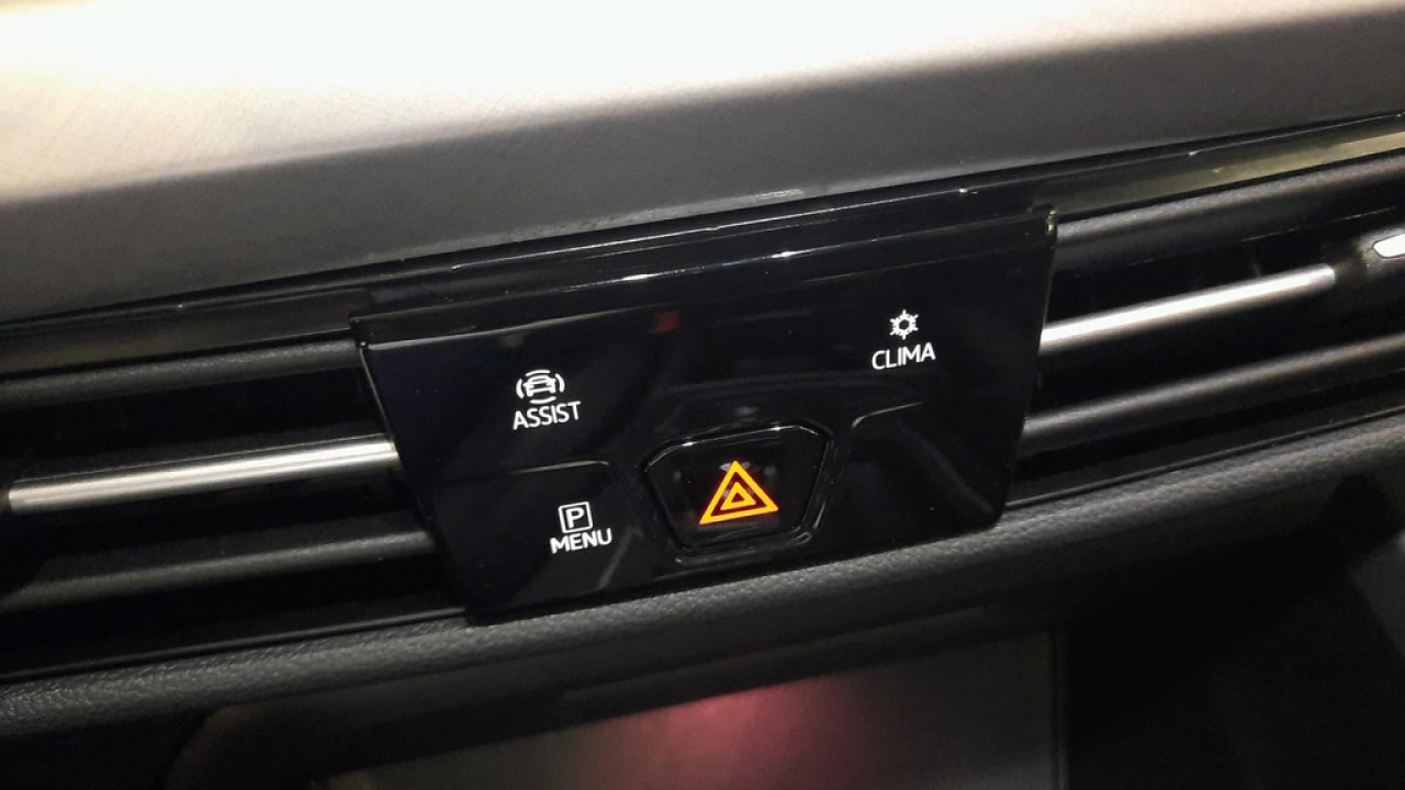 Volkswagen Golf 1.0 eTSI Life Multimedia pakket | Comfort pakket |