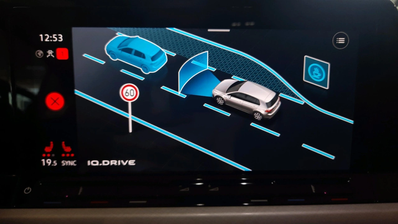 Volkswagen Golf 1.0 eTSI Life Multimedia pakket | Comfort pakket |