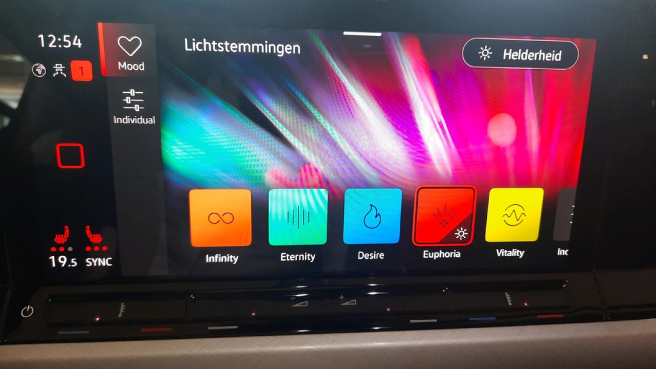 Volkswagen Golf 1.0 eTSI Life Multimedia pakket | Comfort pakket |