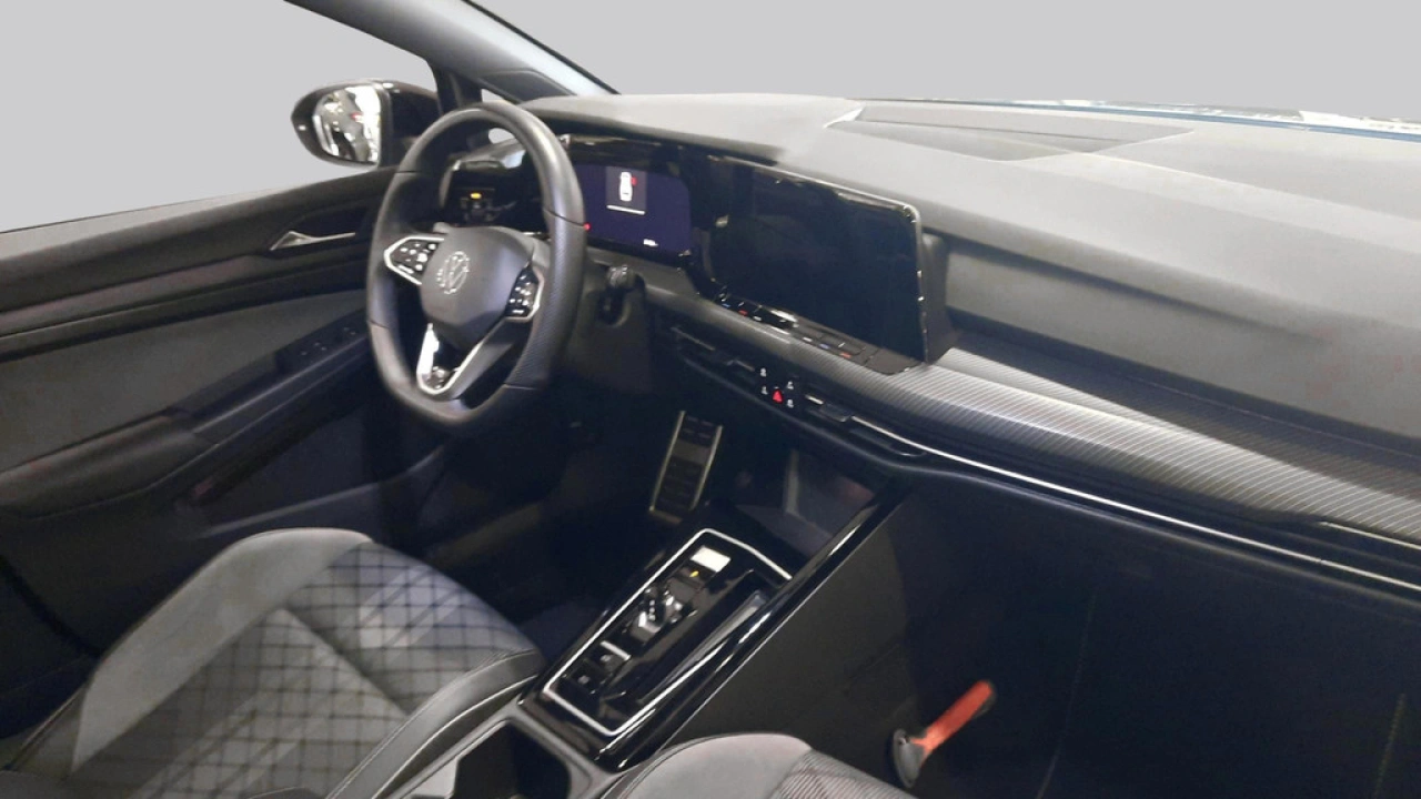Volkswagen GOLF Variant 1.5 eTSI R-Line | LED + | Panoramadak | 18