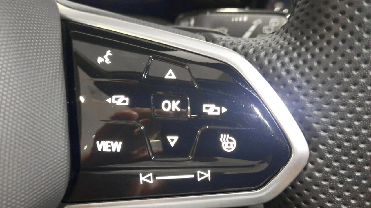 Volkswagen GOLF Variant 1.5 eTSI R-Line | LED + | Panoramadak | 18