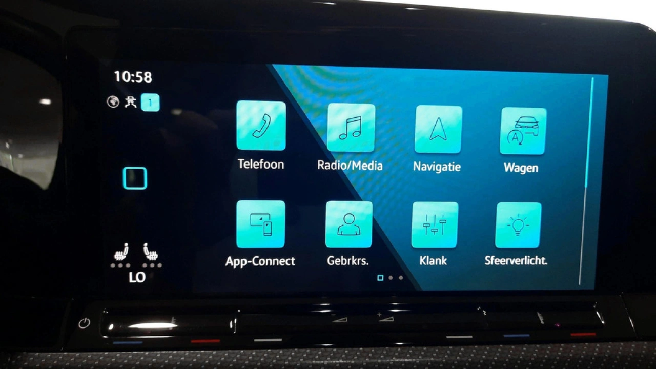 Volkswagen GOLF Variant 1.5 eTSI R-Line | LED + | Panoramadak | 18