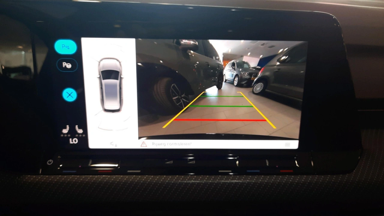 Volkswagen GOLF Variant 1.5 eTSI R-Line | LED + | Panoramadak | 18