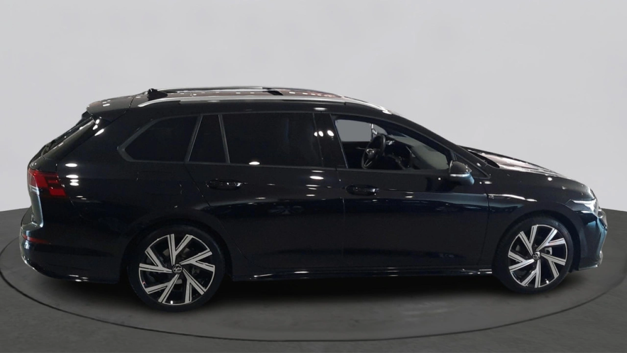 Volkswagen GOLF Variant 1.5 eTSI R-Line | LED + | Panoramadak | 18