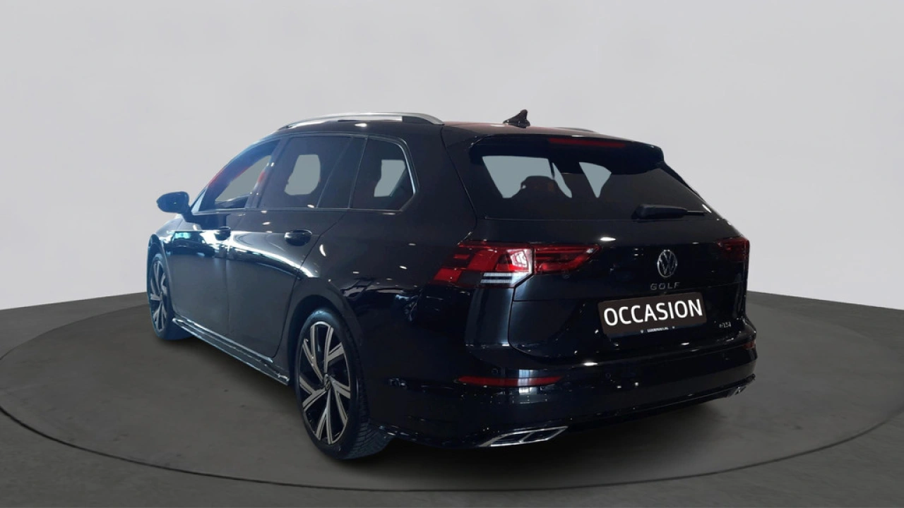 Volkswagen GOLF Variant 1.5 eTSI R-Line | LED + | Panoramadak | 18