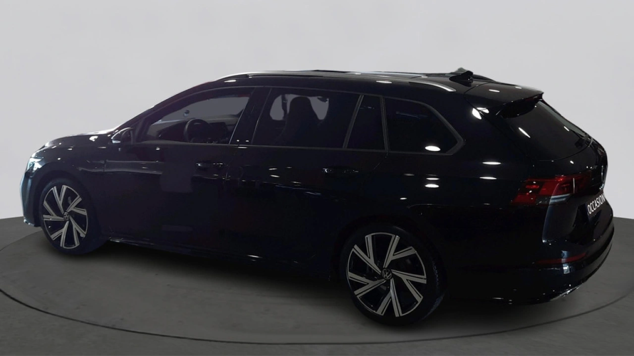 Volkswagen GOLF Variant 1.5 eTSI R-Line | LED + | Panoramadak | 18