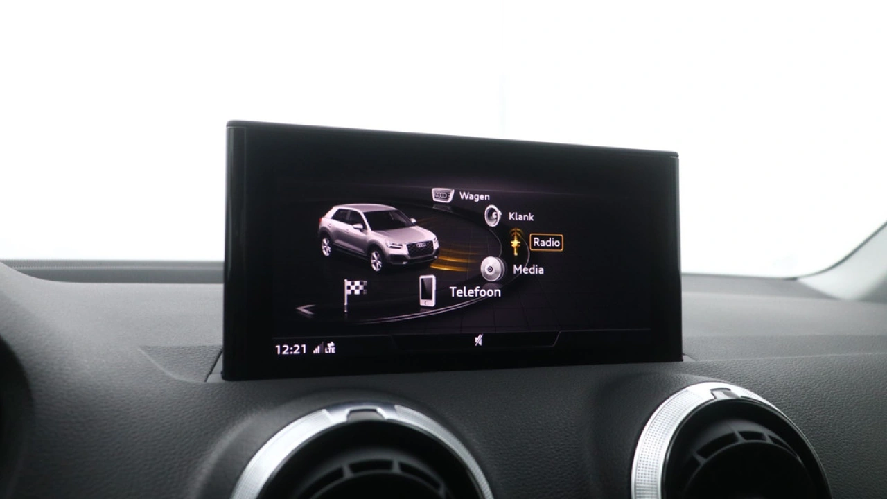 Audi Q2 30 TFSI Advanced edition | Camera | PDC v+a | 18