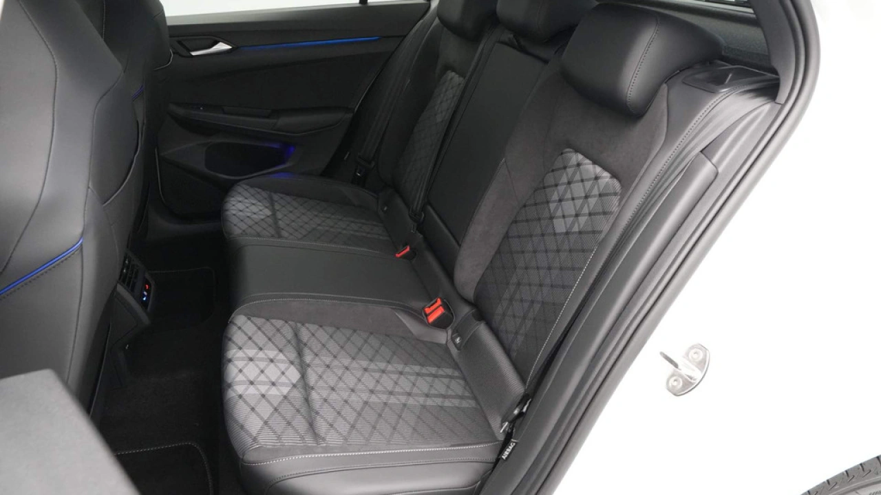 Volkswagen Golf 1.5 eTSI R-Line Edition
