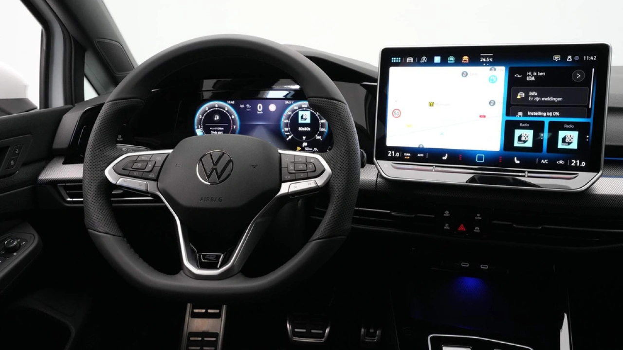 Volkswagen Golf 1.5 eTSI R-Line Edition