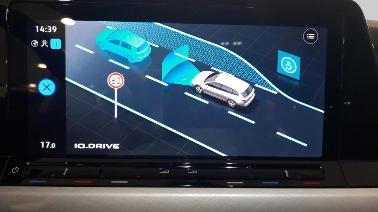 Volkswagen GOLF Variant 1.0 eTSI Life | Mulimedia | Camera | Privacy Glass