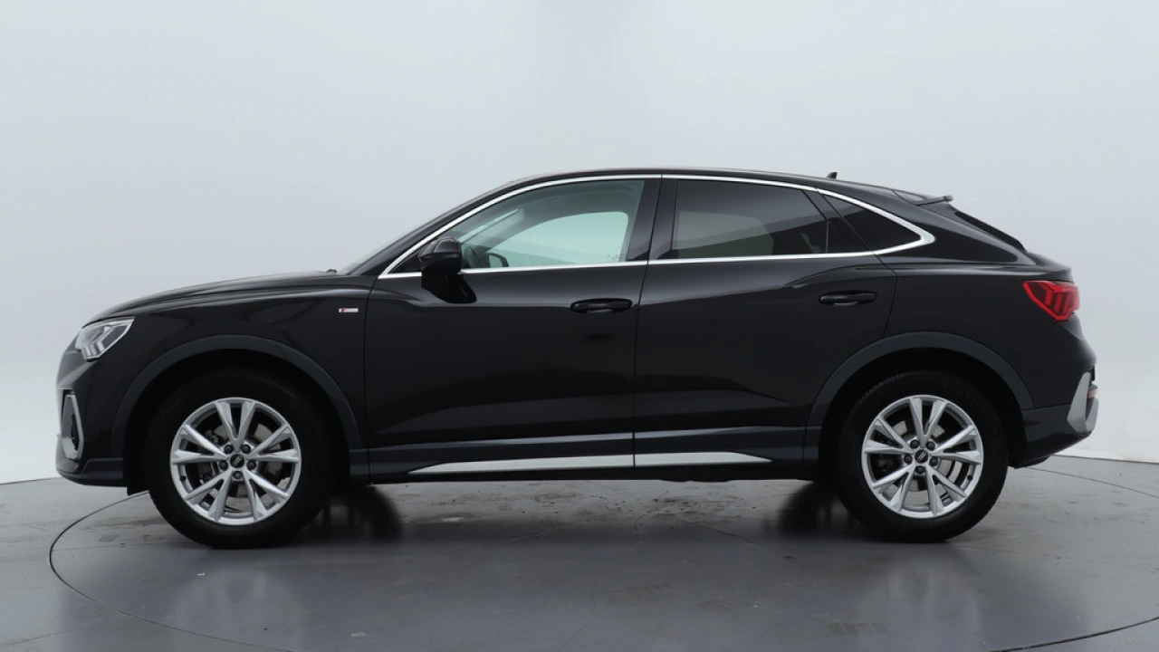 Audi Q3 Sportback 35 TFSI Advanced Edition | Sportstoelen | Camera | Trekhaak |