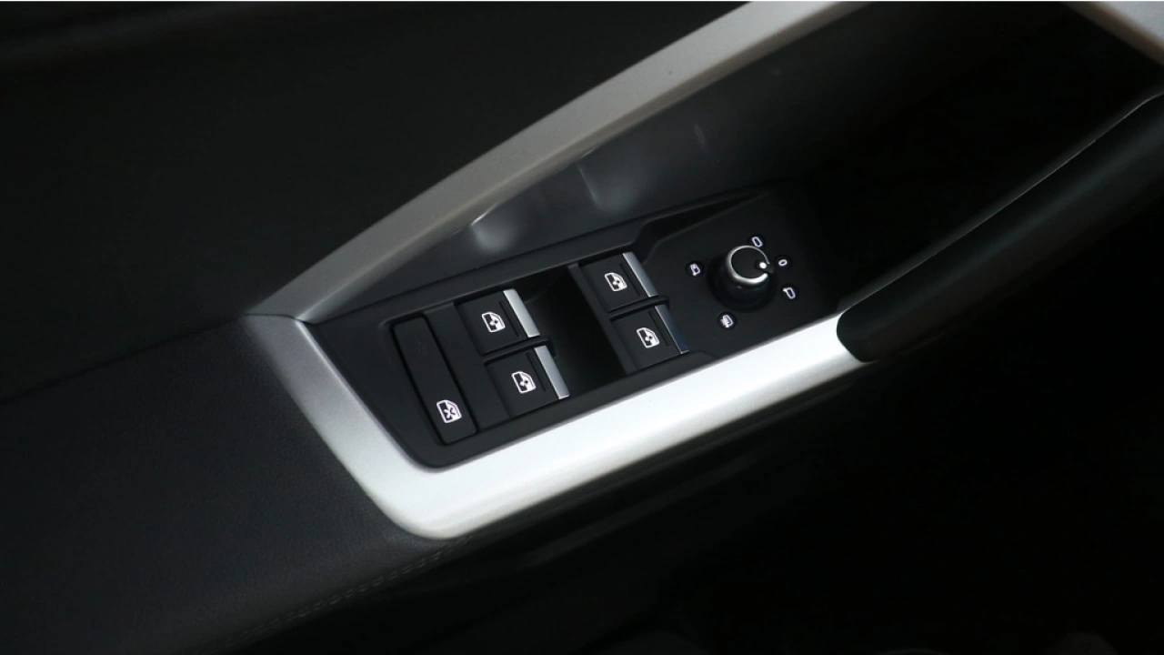Audi Q3 Sportback 35 TFSI Advanced Edition | Sportstoelen | Camera | Trekhaak |