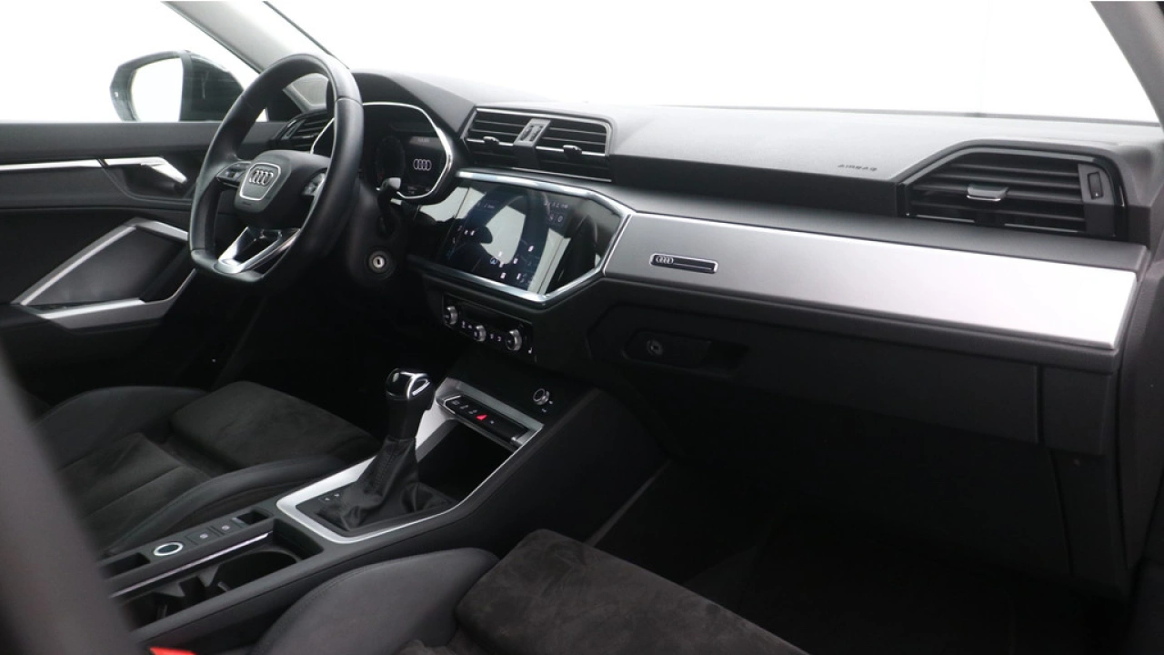 Audi Q3 Sportback 35 TFSI Advanced Edition | Sportstoelen | Camera | Trekhaak |