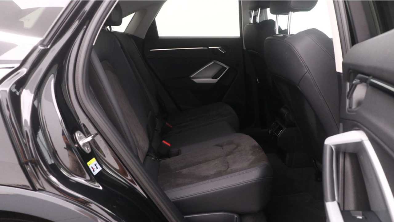 Audi Q3 Sportback 35 TFSI Advanced Edition | Sportstoelen | Camera | Trekhaak |