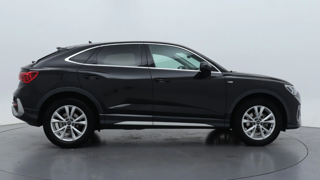Audi Q3 Sportback 35 TFSI Advanced Edition | Sportstoelen | Camera | Trekhaak |