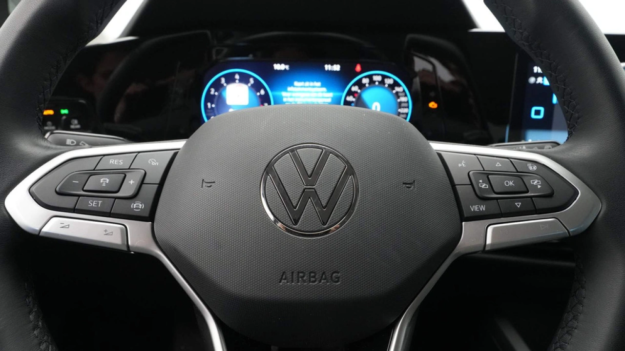 Volkswagen Golf 1.0 TSI Life Business