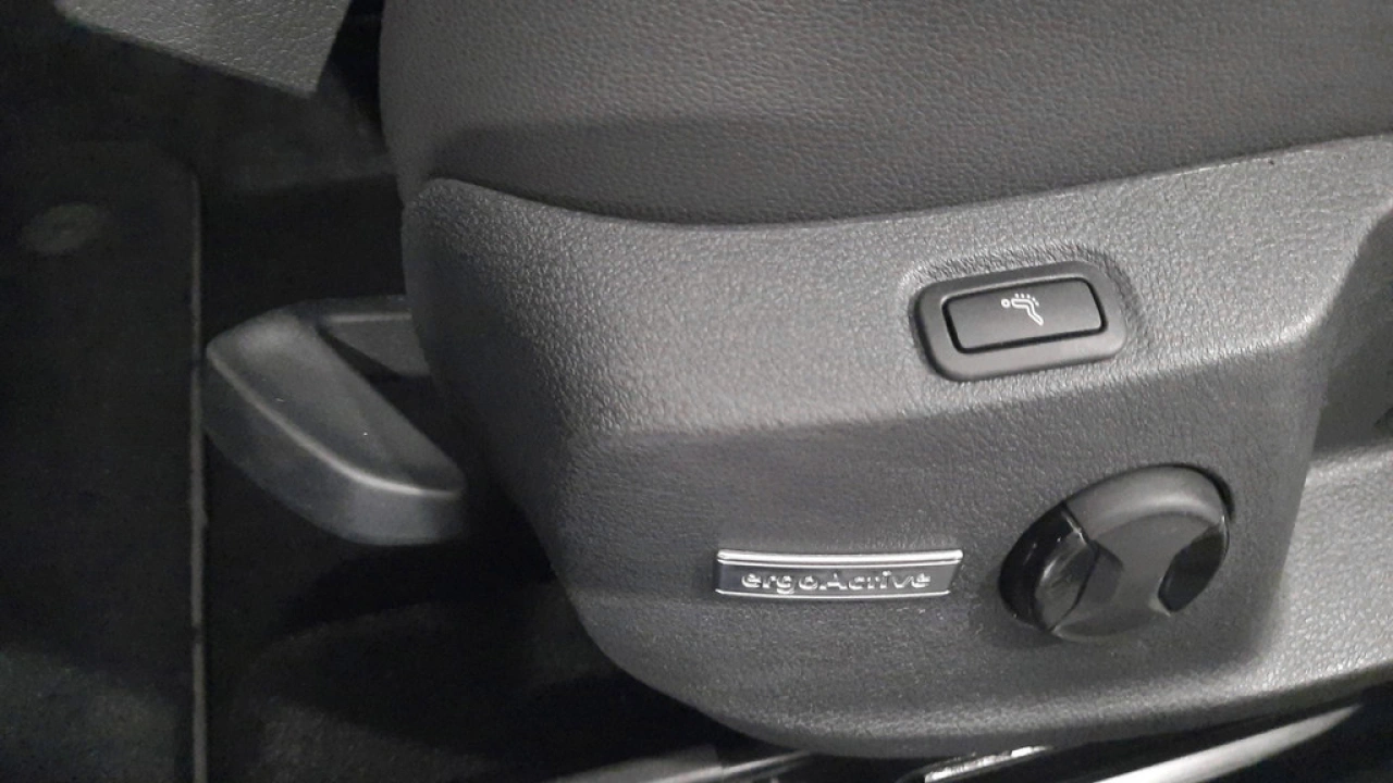 Volkswagen Golf 1.4 TSI ACT Highline | Climatronic | Navi | Verwarmde voorstoelen |