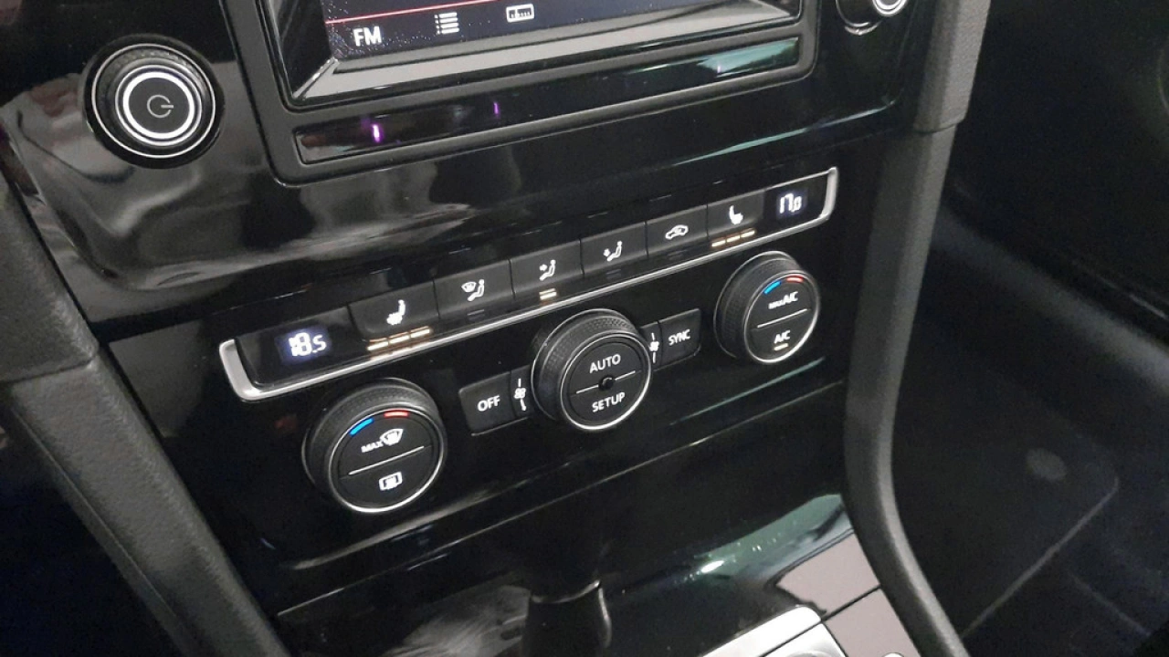Volkswagen Golf 1.4 TSI ACT Highline | Climatronic | Navi | Verwarmde voorstoelen |