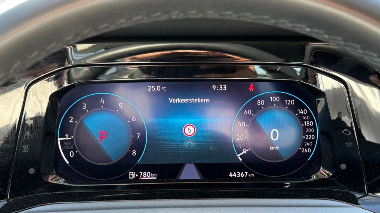 Volkswagen Golf 1.0 eTSI 110pk DSG Life Navigatie Winterpakket