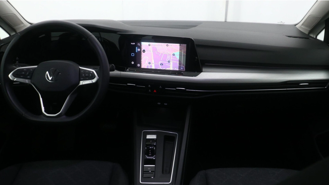 Volkswagen Golf 1.0 eTSI 110pk DSG Life Navigatie Camera Winterpakket