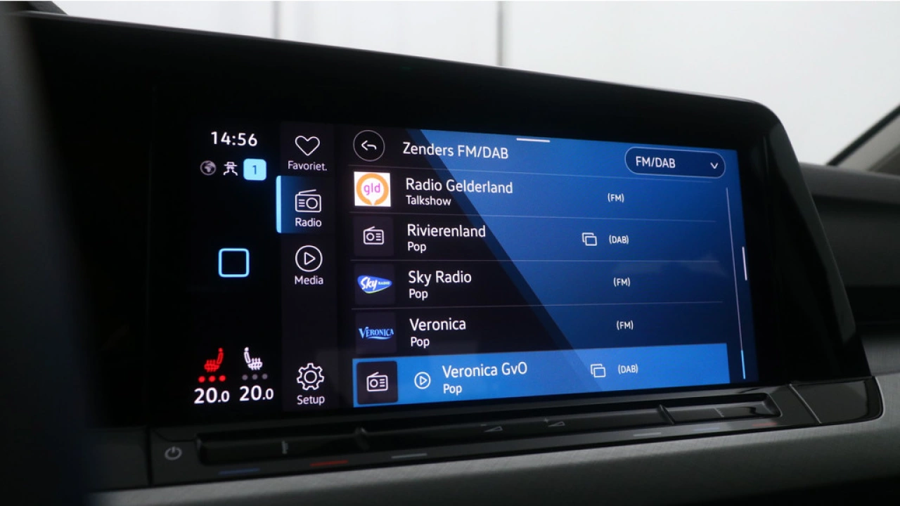 Volkswagen Golf 1.0 eTSI 110pk DSG Life Navigatie Camera Winterpakket