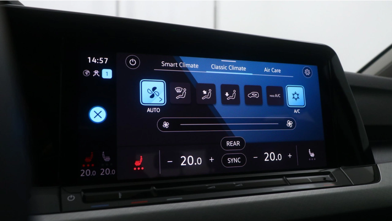 Volkswagen Golf 1.0 eTSI 110pk DSG Life Navigatie Camera Winterpakket