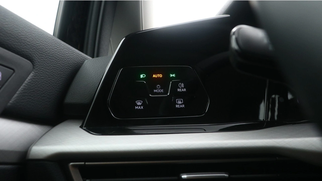 Volkswagen Golf 1.0 eTSI 110pk DSG Life Navigatie Camera Winterpakket