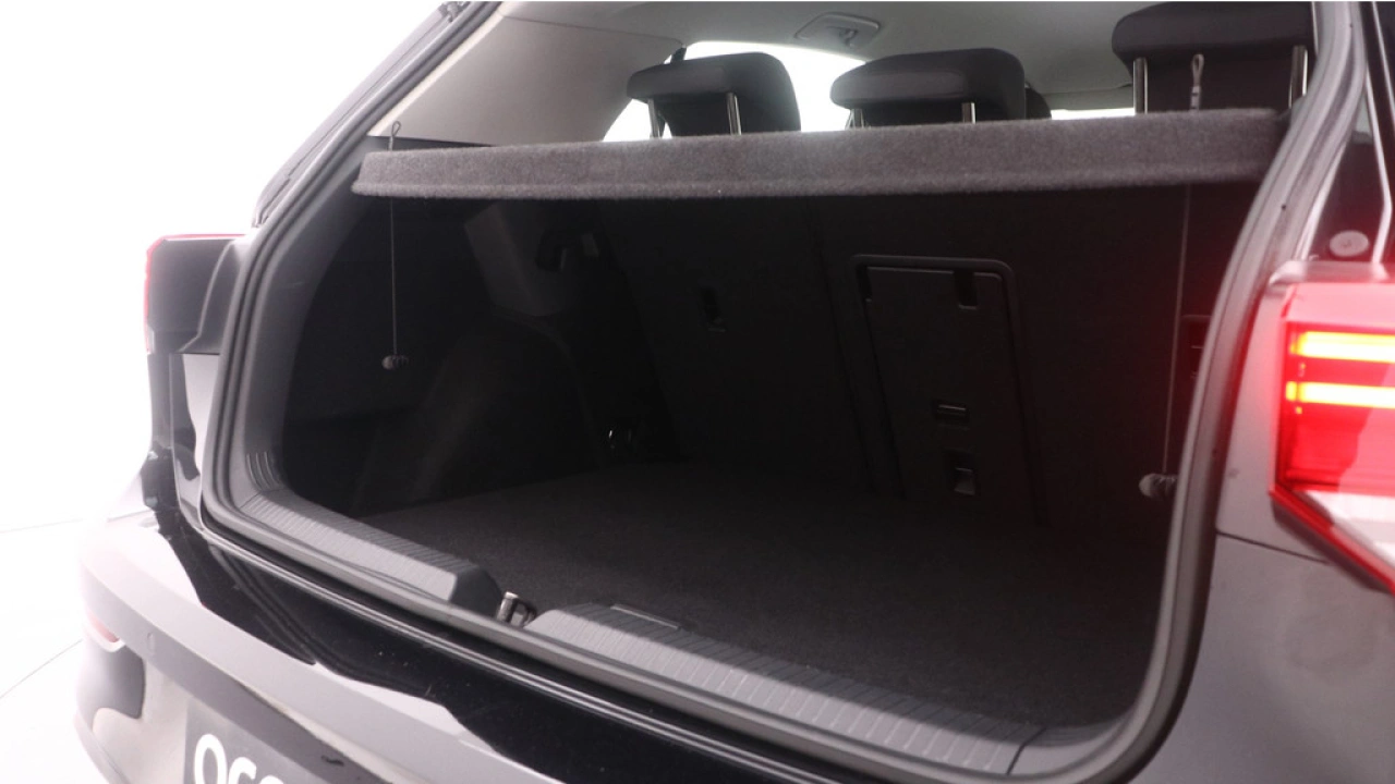 Volkswagen Golf 1.0 eTSI 110pk DSG Life Navigatie Camera Winterpakket