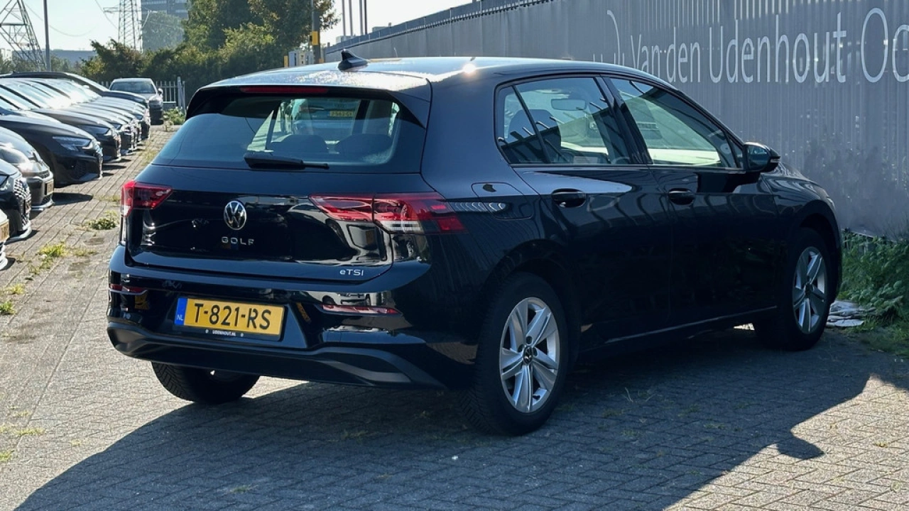 Volkswagen Golf 1.0 eTSI 110pk DSG Life Navigatie Winterpakket