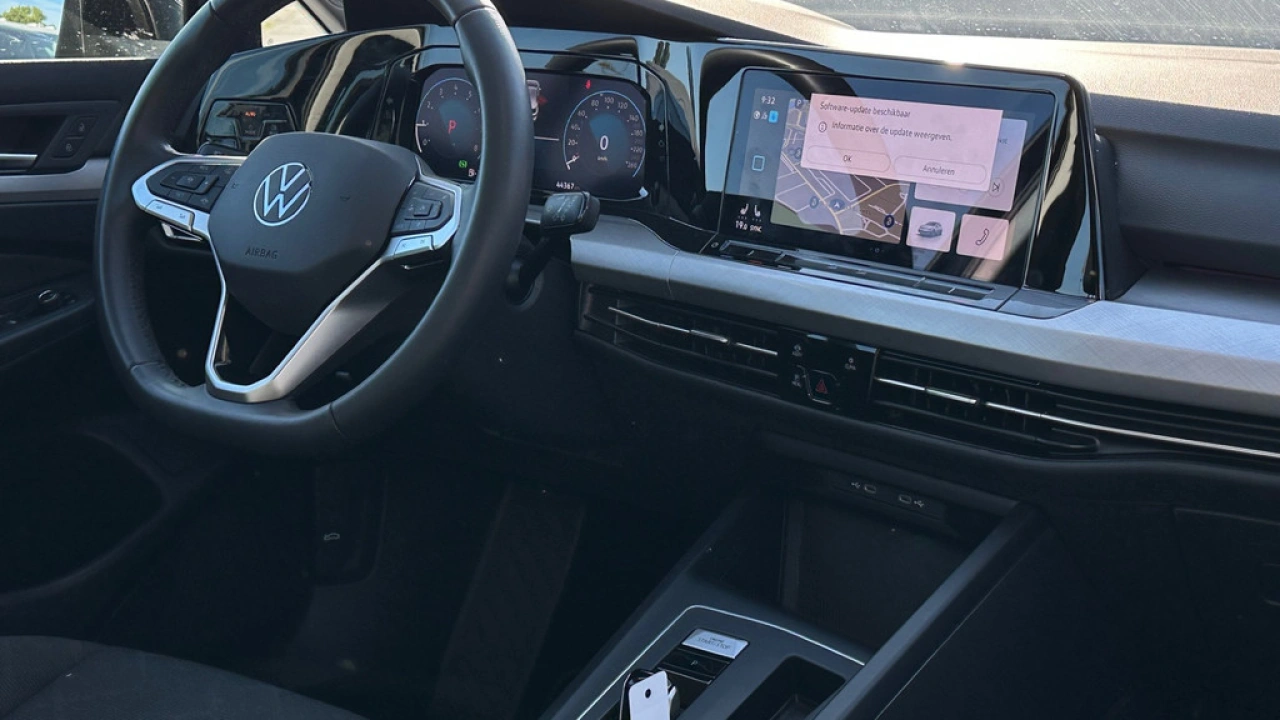 Volkswagen Golf 1.0 eTSI 110pk DSG Life Navigatie Winterpakket