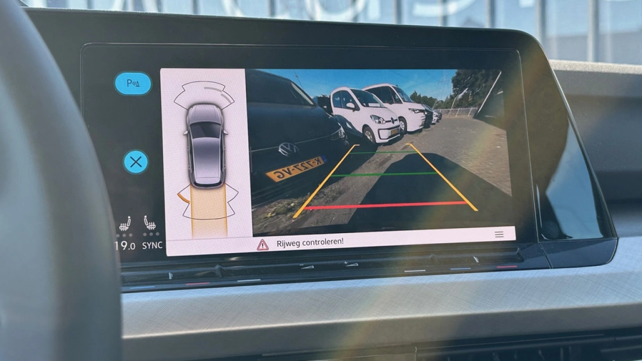 Volkswagen Golf 1.0 eTSI 110pk DSG Life Navigatie Winterpakket
