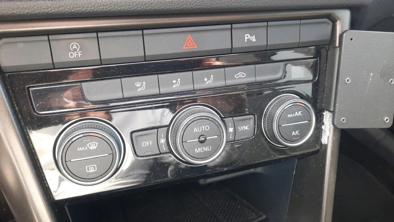 Volkswagen T-Roc 1.0 TSI Style | Panoramadak | Trekhaak | 18