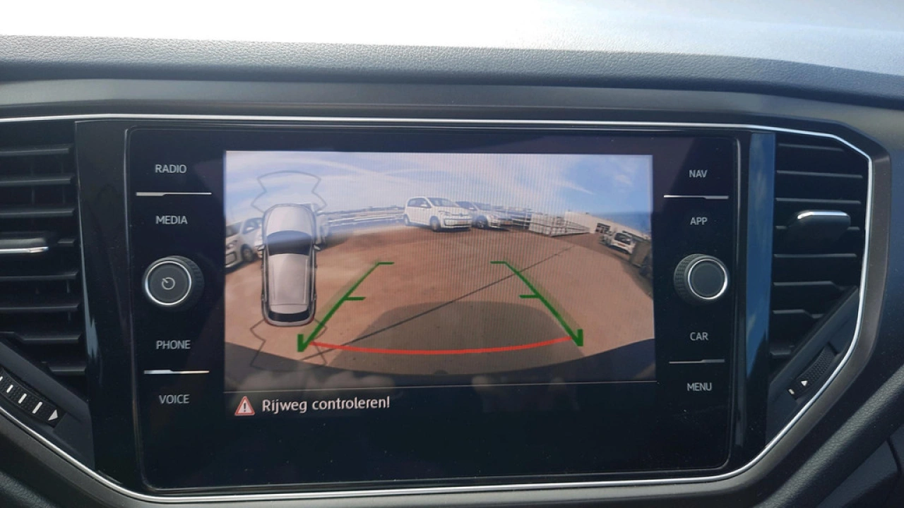 Volkswagen T-Roc 1.0 TSI Style | Panoramadak | Trekhaak | 18