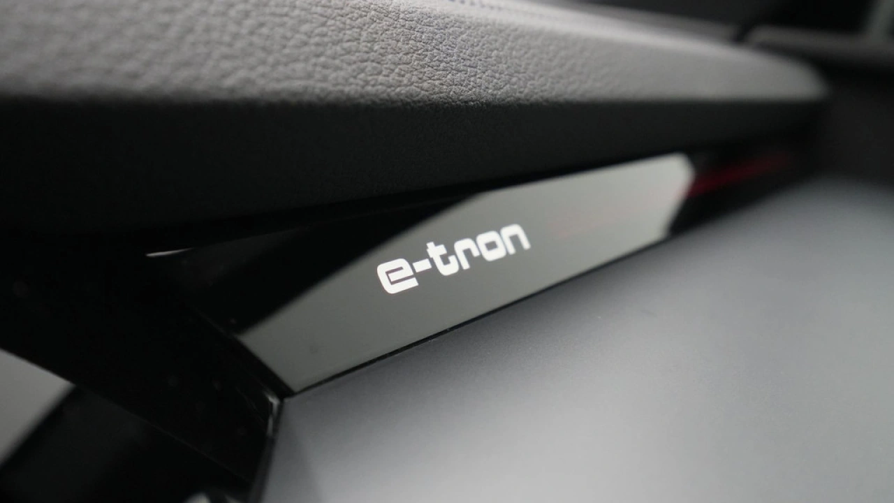 Audi e-tron 55 quattro 408pk Business edition Plus 95 kWh