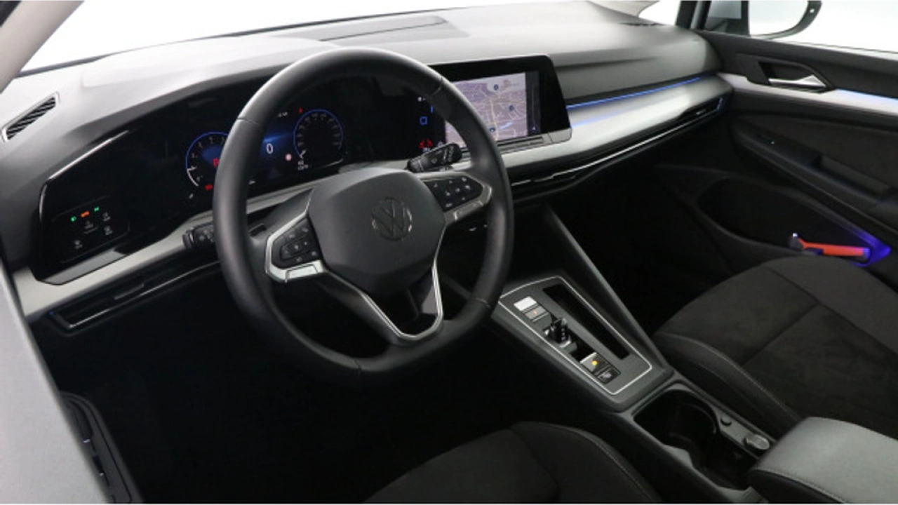 Volkswagen Golf 1.0 eTSI Automaat | Life Business | Camera | Ergo. stoelen | Mild Hybrid