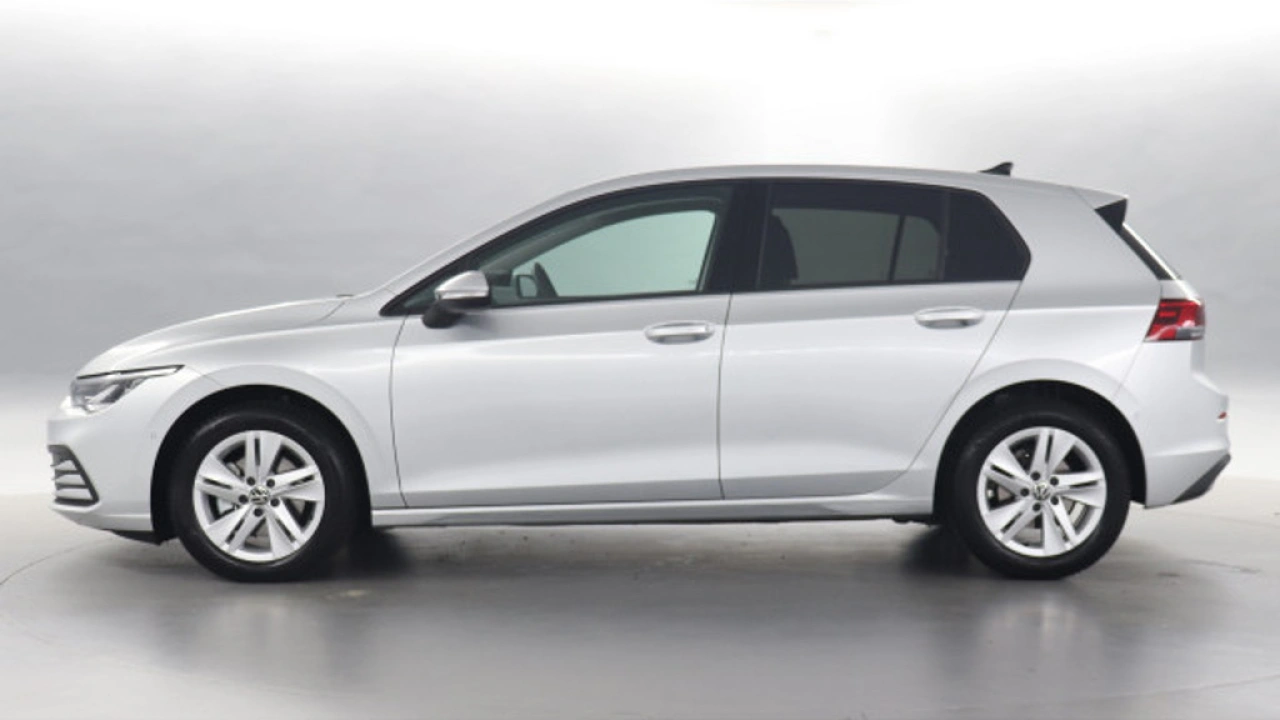 Volkswagen Golf 1.0 eTSI Automaat | Life Business | Camera | Ergo. stoelen | Mild Hybrid