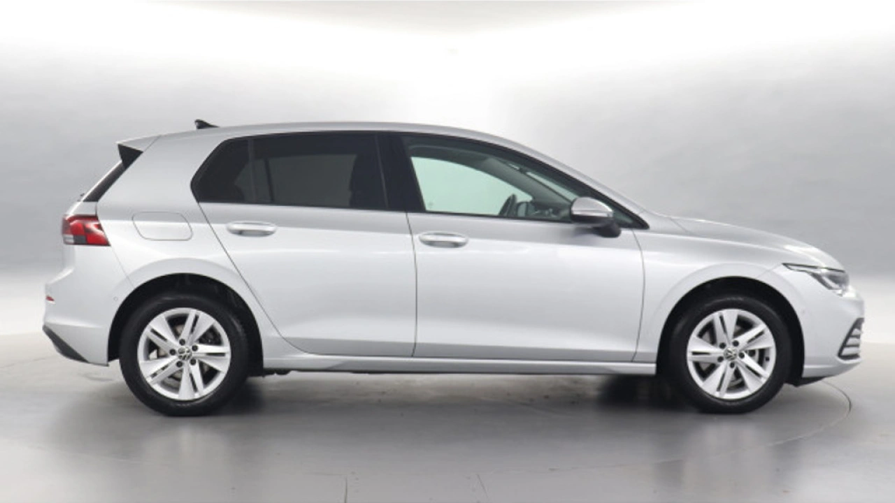 Volkswagen Golf 1.0 eTSI Automaat | Life Business | Camera | Ergo. stoelen | Mild Hybrid