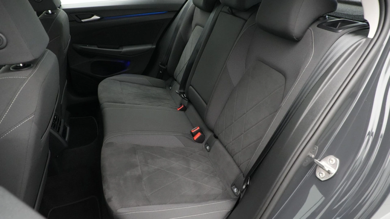 Volkswagen Golf 1.0 eTSI Life Business